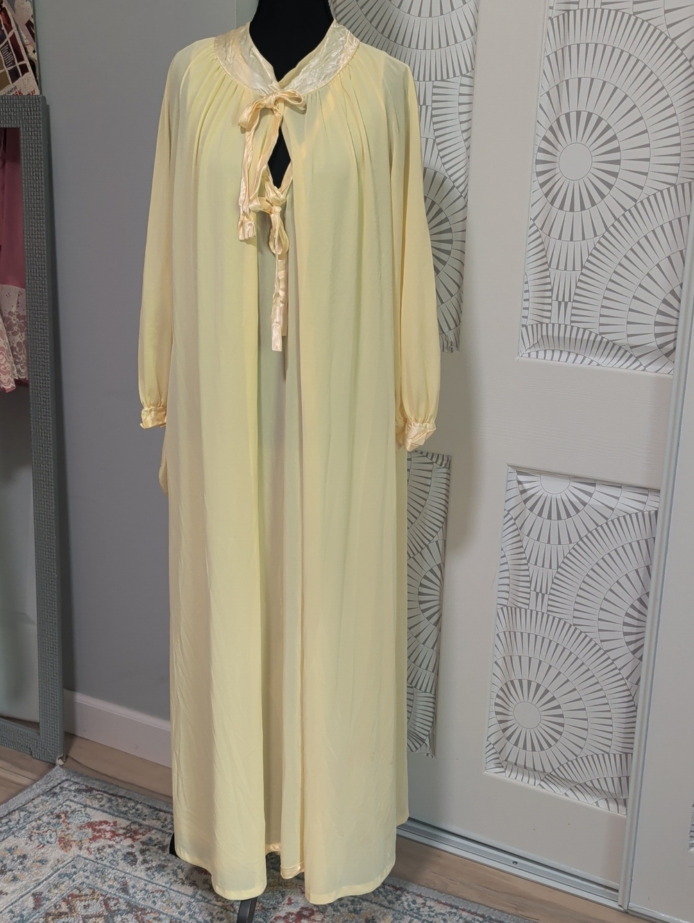 Vintage 70s Yellow Nylon Nightgown & Robe Peignoir Set